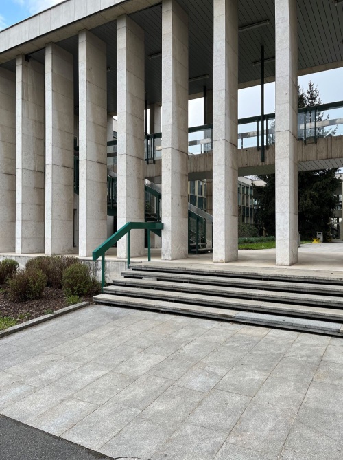 Prager_MFF UK Troja 1_m.jpg